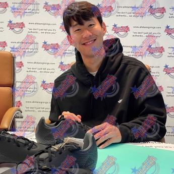 Legendy zarámovaná kopačka Totenham Hotspur FC Son Signed Boot (Framed)