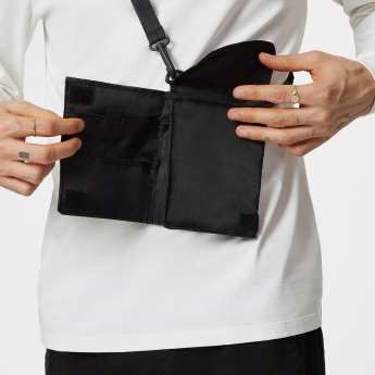 Mercedes AMG Petronas taštička Travel Pouch Black F1 Team 2023