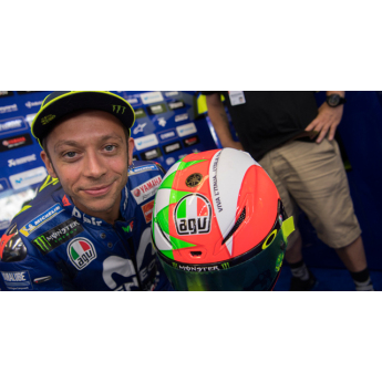 Modely aut a motorek model přilby 1/8 Valentino Rossi MotoGP Mugello 2018