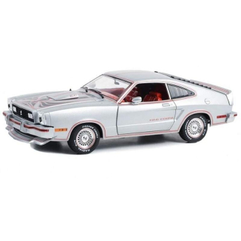 Modely aut a motorek model 1/18 Ford Mustang II King Cobra in Silver Metallic with Red and Black Stripes - Greenlight