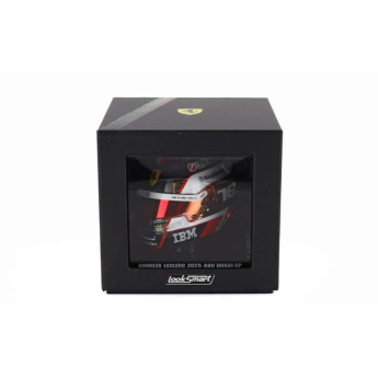 Modely aut a motorek model přilby 1:5 Charles Leclerc - SF Abu Dhabi 2025