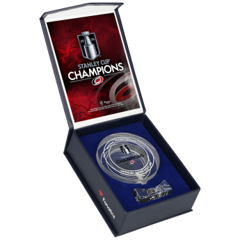 Carolina Hurricanes skleněný puk NHL 2026 Stanley Cup Champions Crystal Puck Filled with Ice from the 2026 Stanley Cup Final