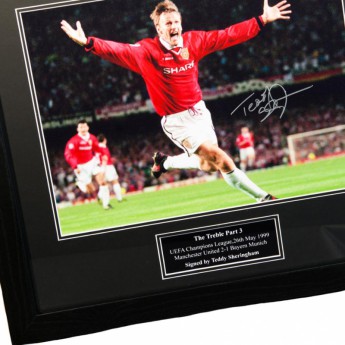 Legendy obrázek v rámečku Manchester United Treble Winners Signed Framed Prints
