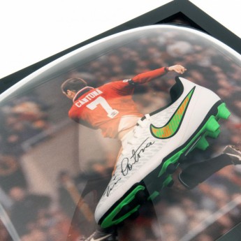 Legendy zarámované kopačky Manchester United Cantona Signed Boot (Framed)